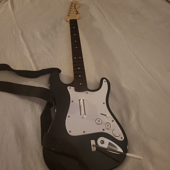 Mad Catz/ Harmonix Rock Band 4 Wireless Guitar Xbox One w/ Strap; Mint, Like New - Picture 4 of 10